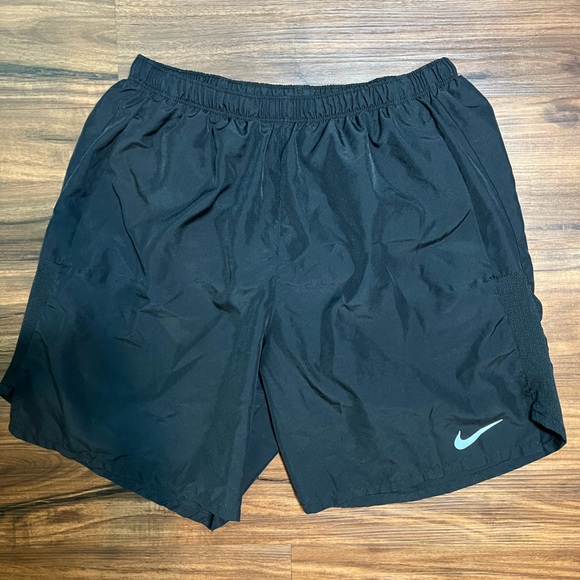 Nike Other - Mens Nike Shorts Black Pockets Size M